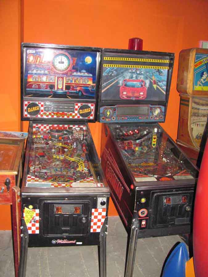 PINBALL MACHINES in ARCADE > Pinball Machines